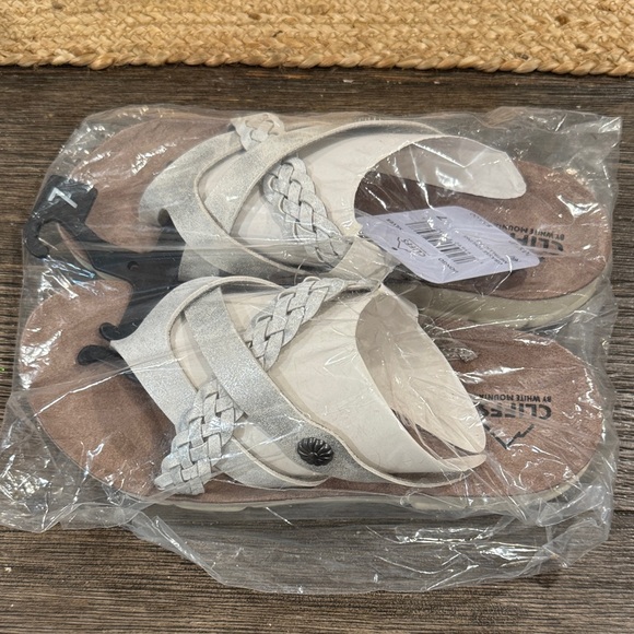 Cliffs by WHITE MOUNTAIN silver Braided Sandals nwt - Picture 2 of 4